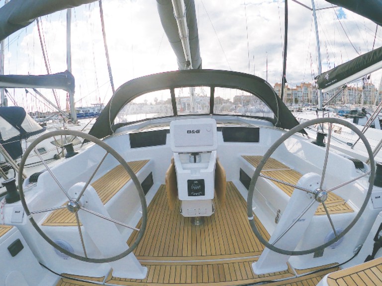 Yacht charter Hyères - 69 HANSE 418 (3D/1/C)-JA on SamBoat