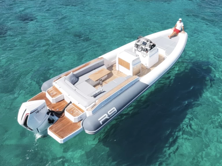 Hire a Renier Renier R9 Tourer Port du Lavandou