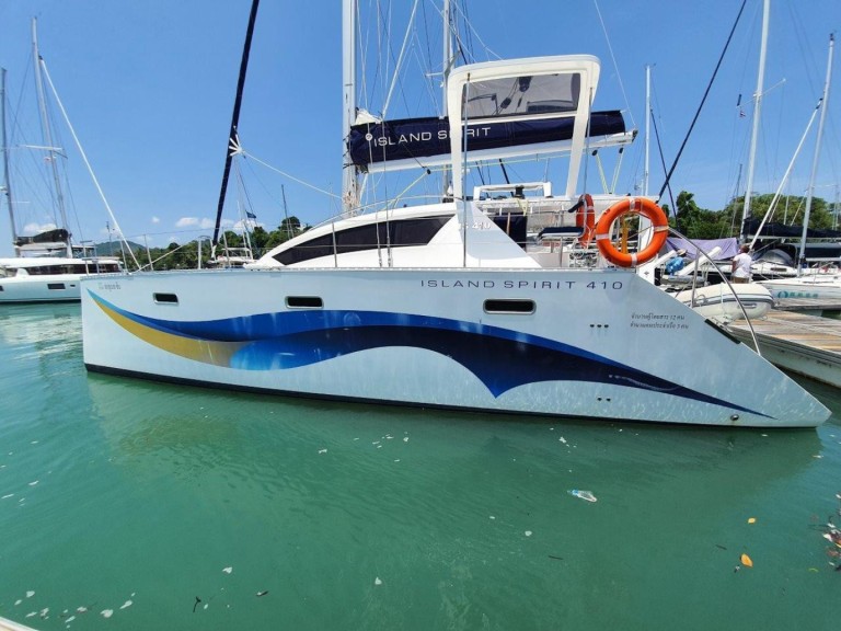 Hire Catamaran Island Spirit Yachts with a boat licence