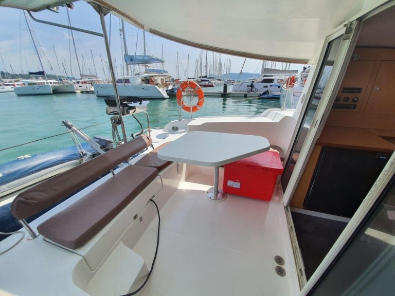 Charter a Fountaine Pajot Mahe 36 in Mai Khao on Samboat