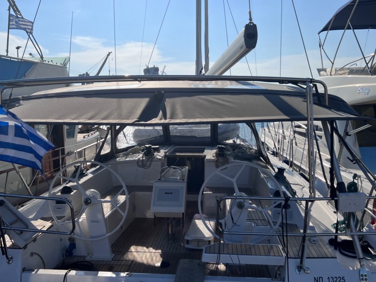 Charter a Bavaria Bavaria C42 in Volos on Samboat