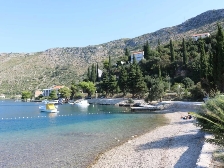Charter a Elan Elan 401 in Zaton Mali on Samboat