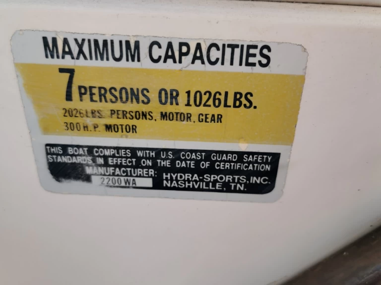 Charter a Hydrasport Vector 2200WA in Toulon on Samboat