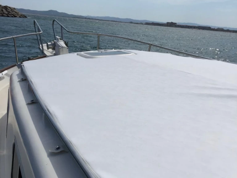 Hire a Majoni Majoni 80 l'Estartit