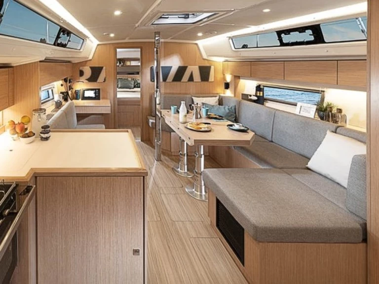 Charter a Bavaria Bavaria C42 in Grossenbrode on Samboat