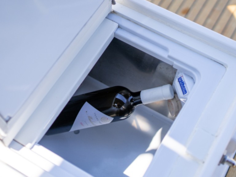 Charter a Elan Impression 45.1 in Kaštela on Samboat