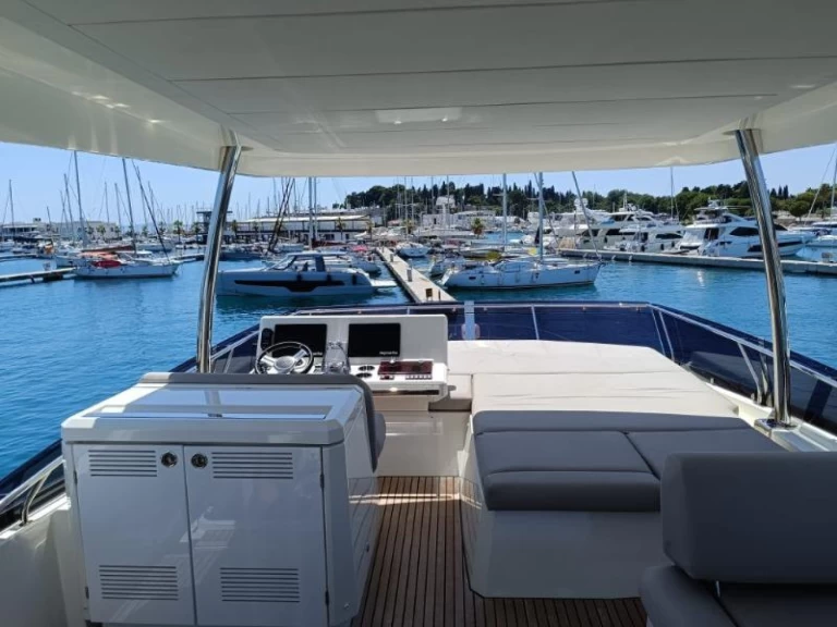 Charter a Jeanneau Prestige 590 in Split on Samboat