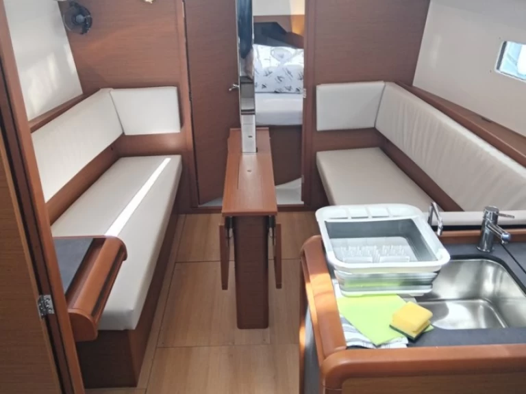 Sailboat to hire Pirovac at the best price