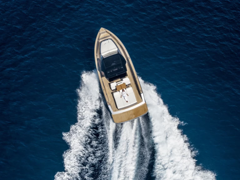 Hire a Pardo Yachts Pardo 43 Mykonos (City)