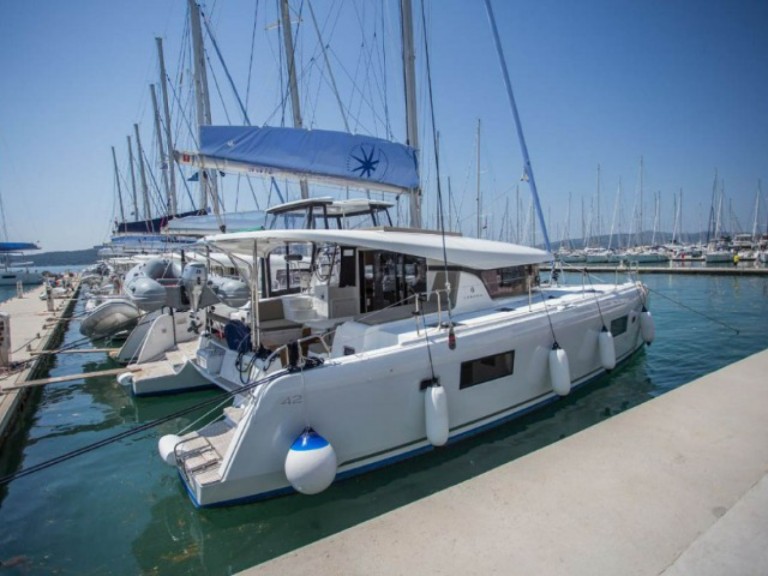 Yacht hire Palma de Mallorca cheap Lagoon 42