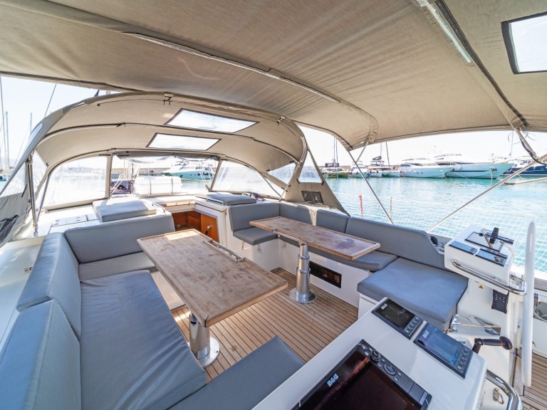 Charter a Bavaria Bavaria C57 in Alimos on Samboat