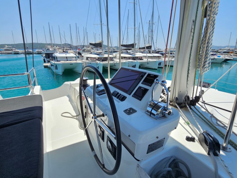 Charter a Lagoon Lagoon 50 in Seget Donji on Samboat