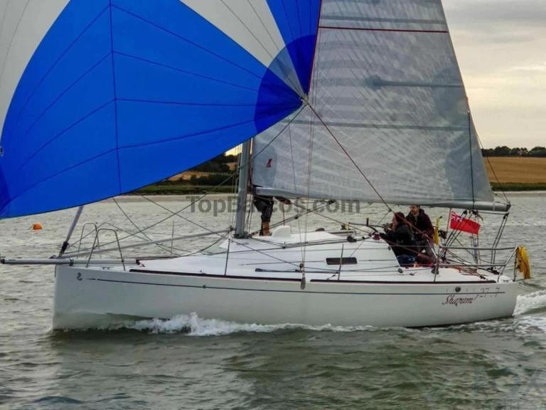 Charter a Bénéteau First 27.7 Qr in La Trinité-sur-Mer on Samboat