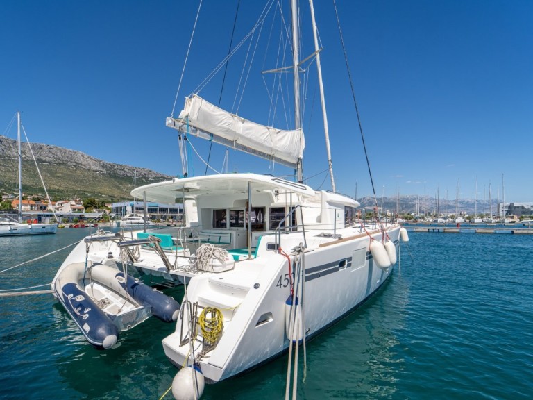 Catamaran hire in Kaštela - Lagoon Lagoon 450 F