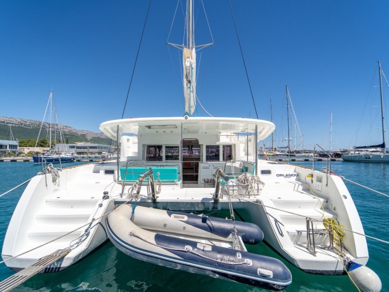 Charter a Lagoon Lagoon 450 F in Kaštela on Samboat