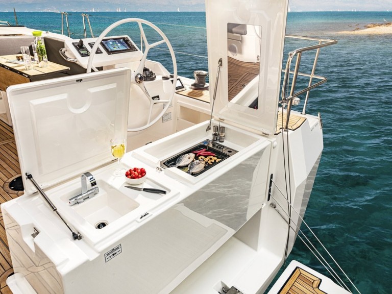 Hire Sailboat Bavaria with a boat licence