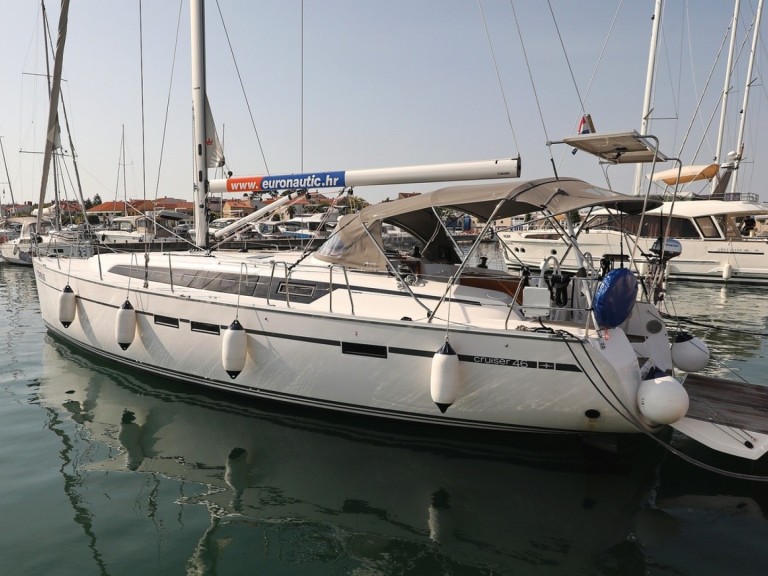 Hire Sailboat Bavaria with a boat licence