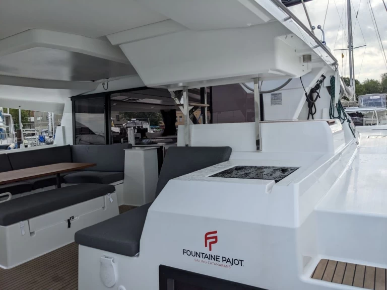 Catamaran to hire Road Town at the best price
