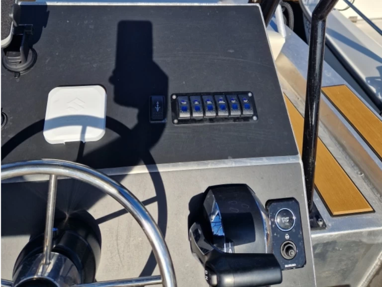 Charter a BravaBoats BA 75 in Roses on Samboat