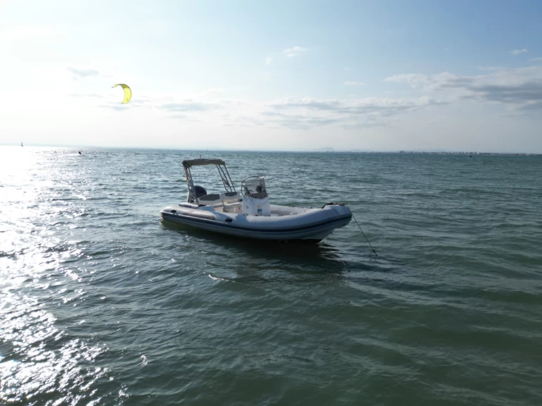 Yacht hire La Grande-Motte cheap FX SHO