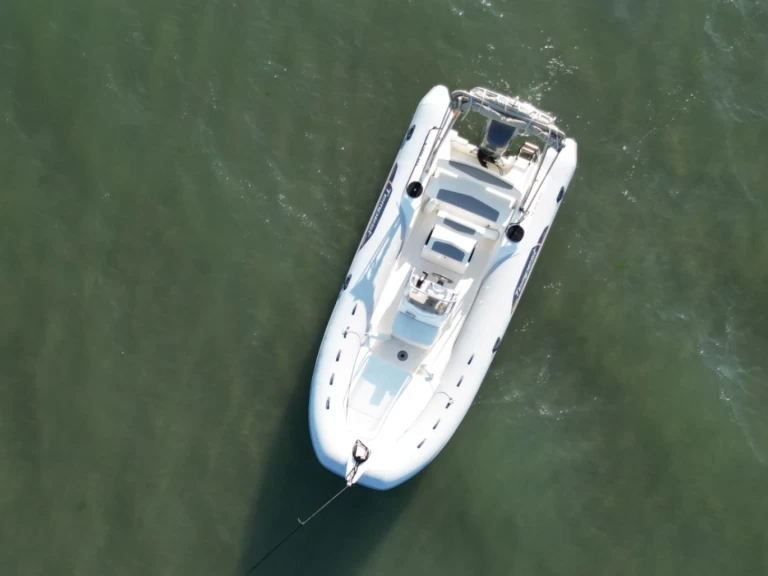 Hire RIB Yamaha with a boat licence