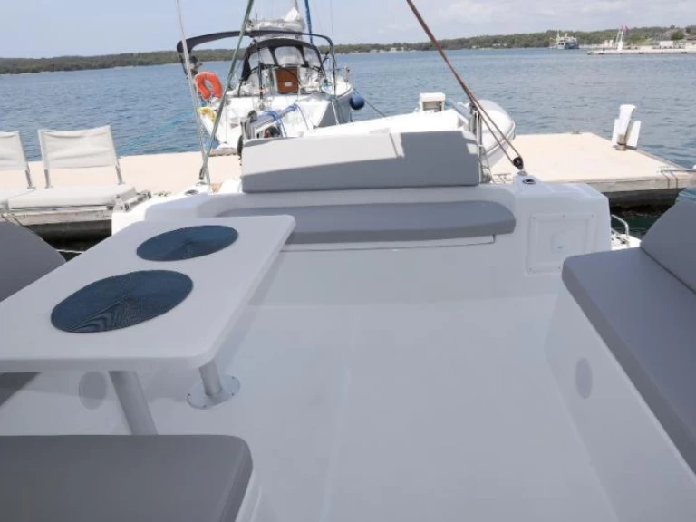 Hire a Excess Excess 11 Pula