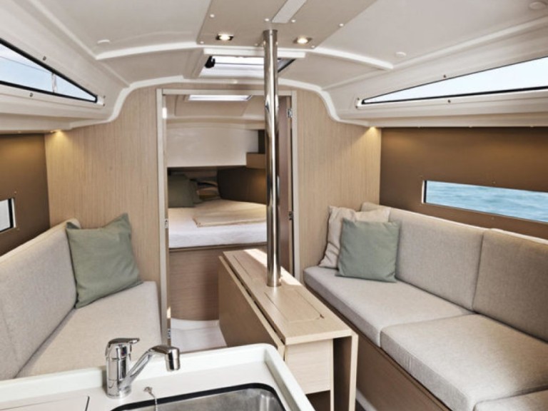 Sailboat hire in Arzon - Bénéteau oceanis 30.1 DL