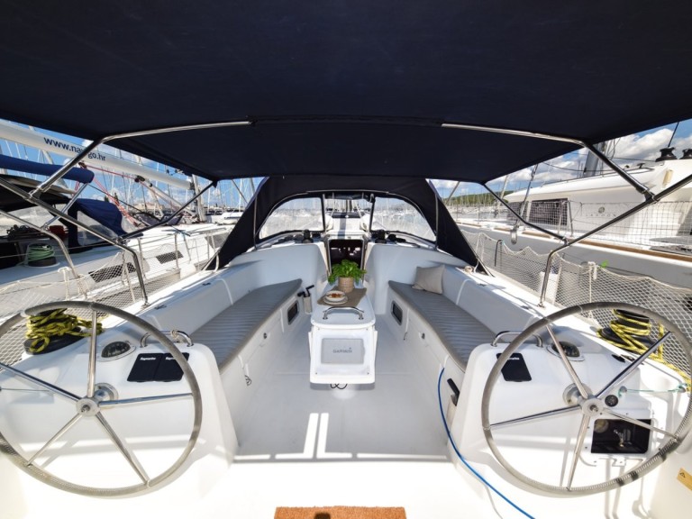 Sailboat hire in Sukošan - Bénéteau Cyclades 50.5