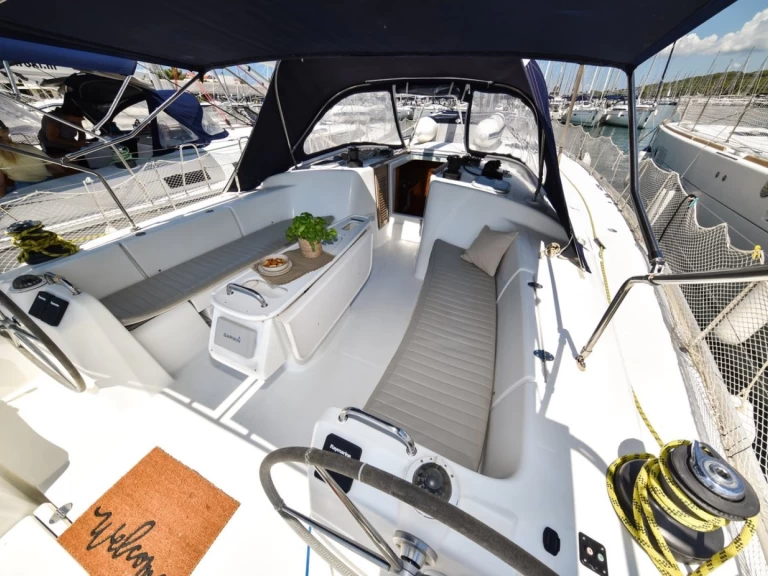 Charter a Bénéteau Cyclades 50.5 in Sukošan on Samboat