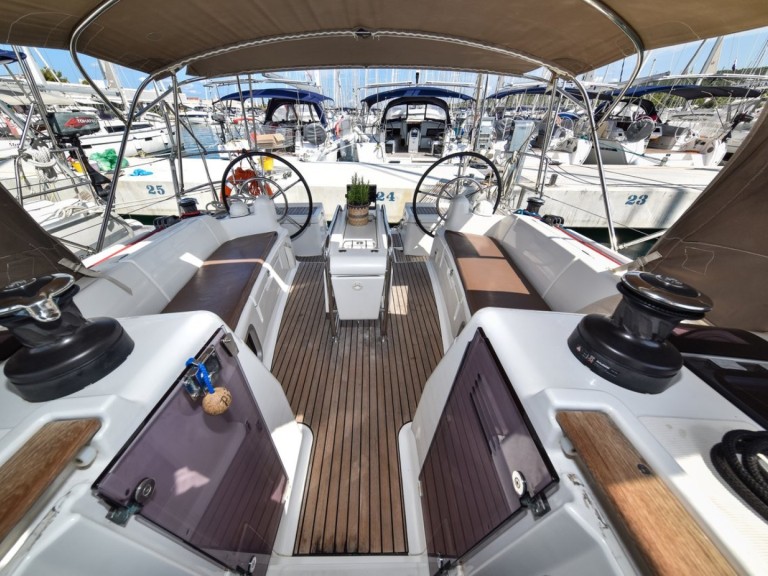 Hire Sailboat with or without skipper Jeanneau Sukošan