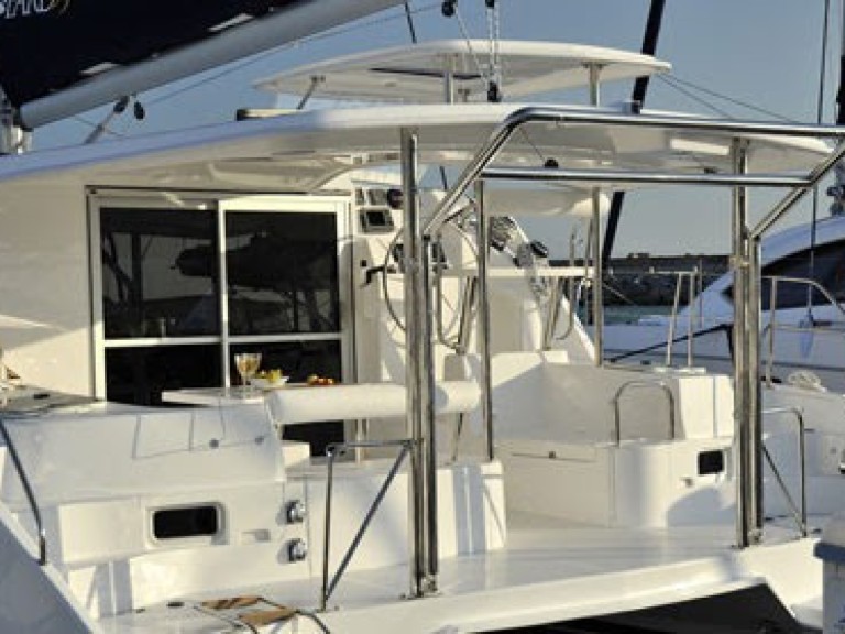 Yacht hire Kuah cheap Leopard 39