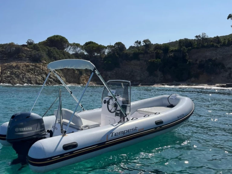 Hire RIB Capelli with a boat licence
