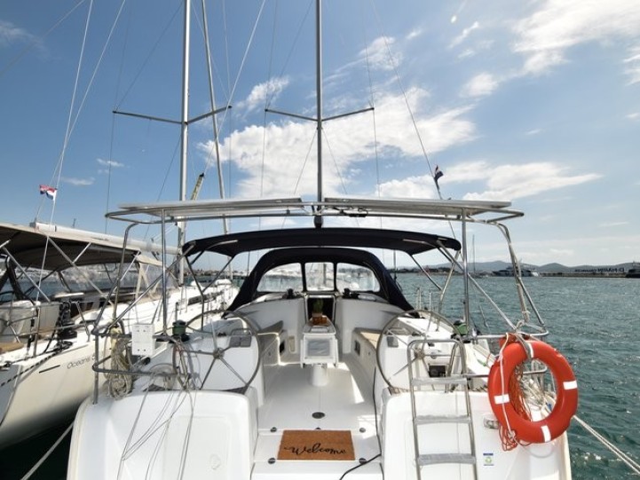 Sailboat hire in Sukošan - Bénéteau Cyclades 50.5