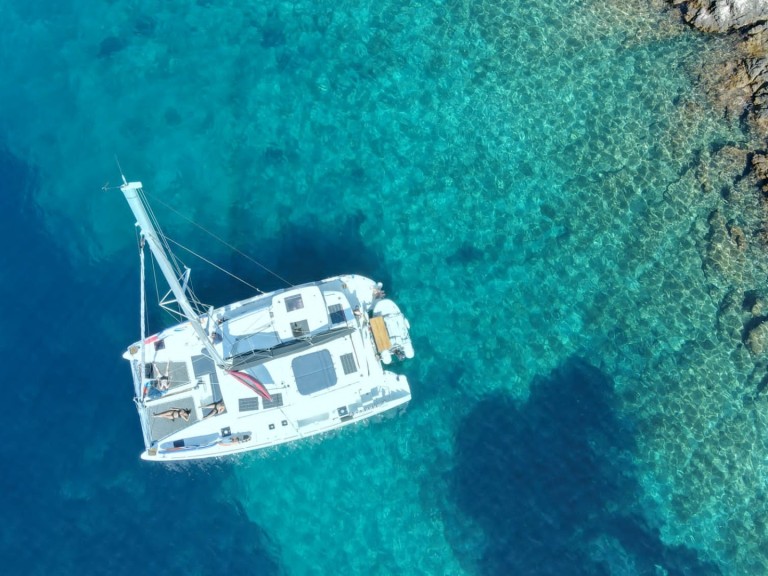 Hire Catamaran Lagoon with a boat licence