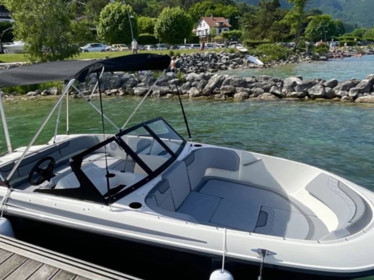 Hire a Bayliner M17 Aix-les-Bains