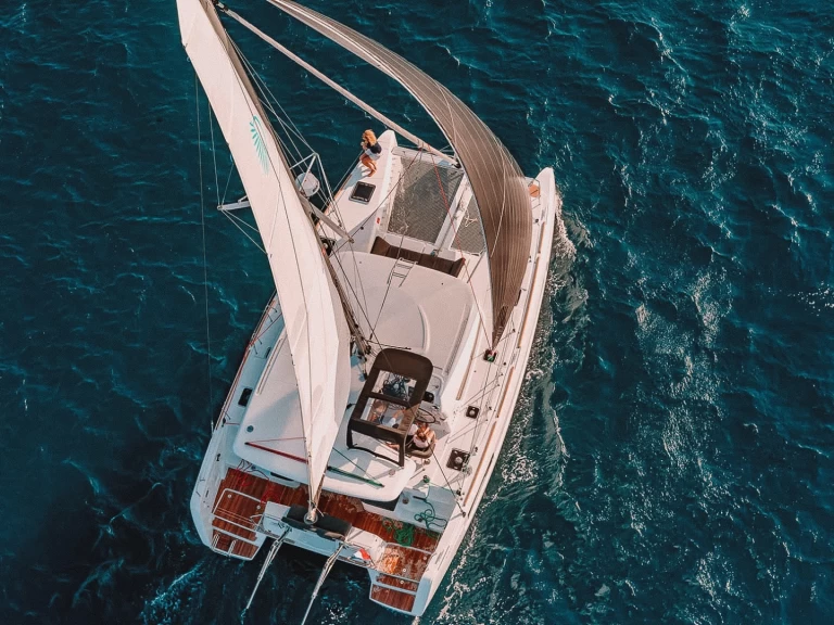 Hire a Lagoon 40 Barcelona