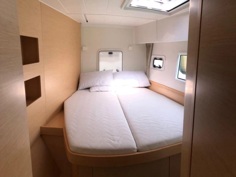 Yacht charter Capo d'Orlando - Lagoon Lagoon 42 on SamBoat