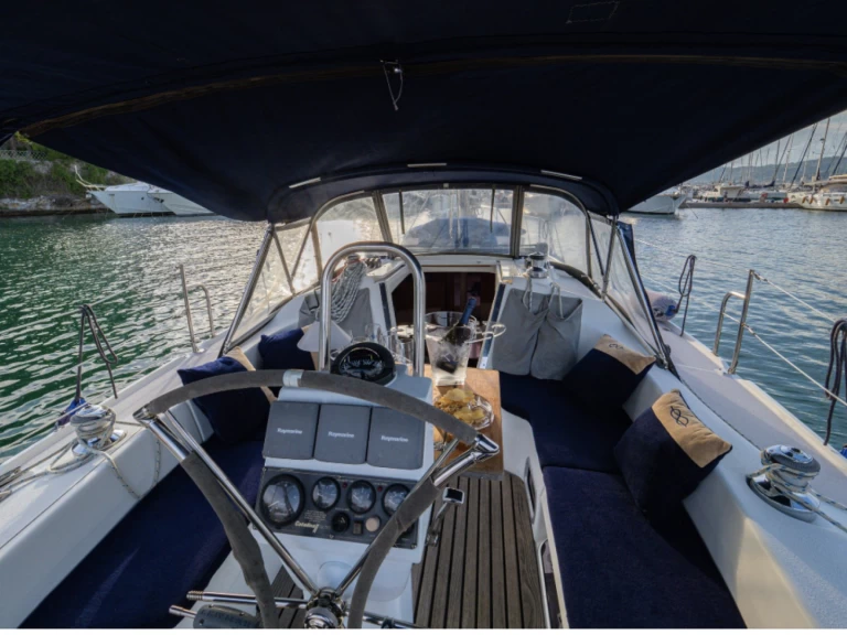 Yacht charter Fezzano - Catalina 320  on SamBoat