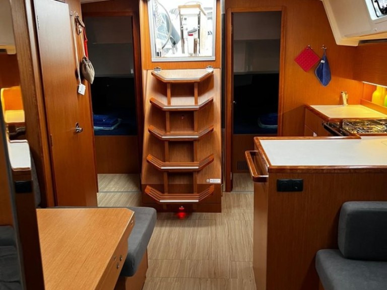 Hire a Bavaria Bavaria C42 Vrsar