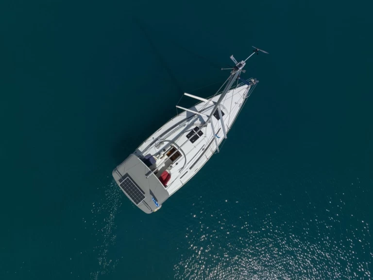 Yacht hire Lefkáda cheap Cruiser 33