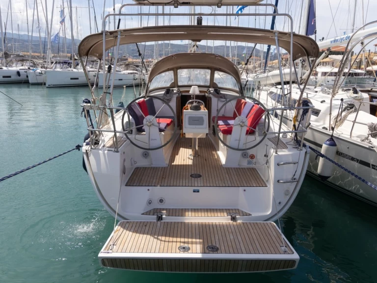 Hire Sailboat Bavaria with a boat licence