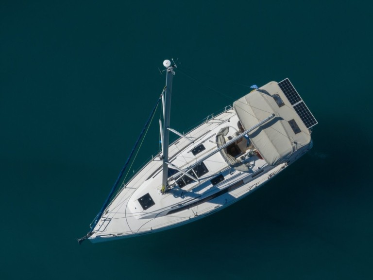 Sailboat to hire Lefkáda at the best price