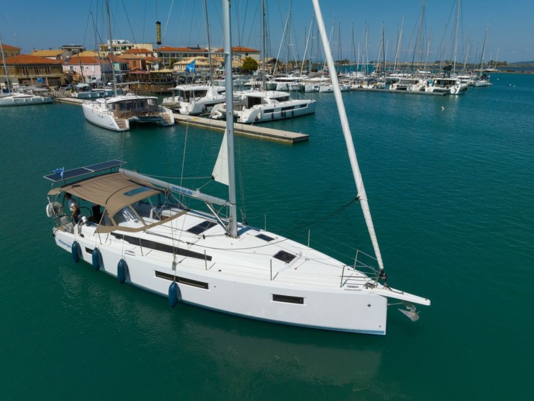 Hire a Jeanneau Sun Odyssey 410 Lefkáda