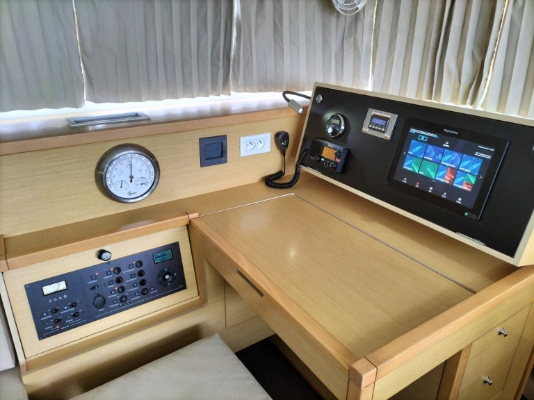 Charter a Lagoon Lagoon 400 in Phuket (City) on Samboat