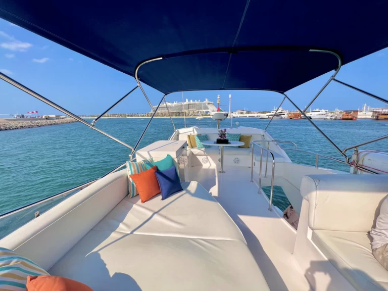 Motorboat hire in Dubai Marina - Majesty Yachts 44ft