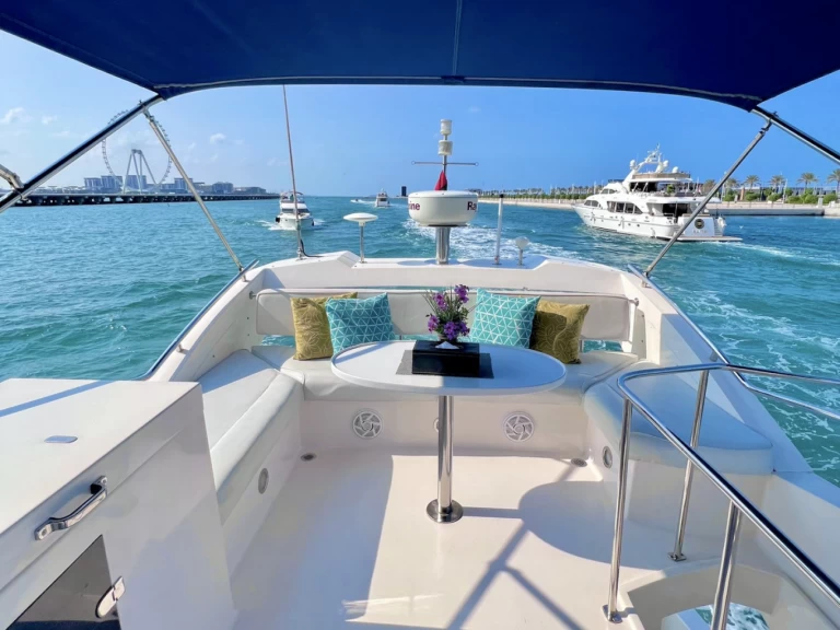 Charter a Majesty Yachts 44ft in Dubai Marina on Samboat