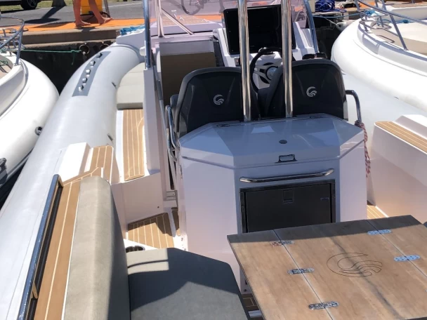 Hire RIB Capelli with a boat licence