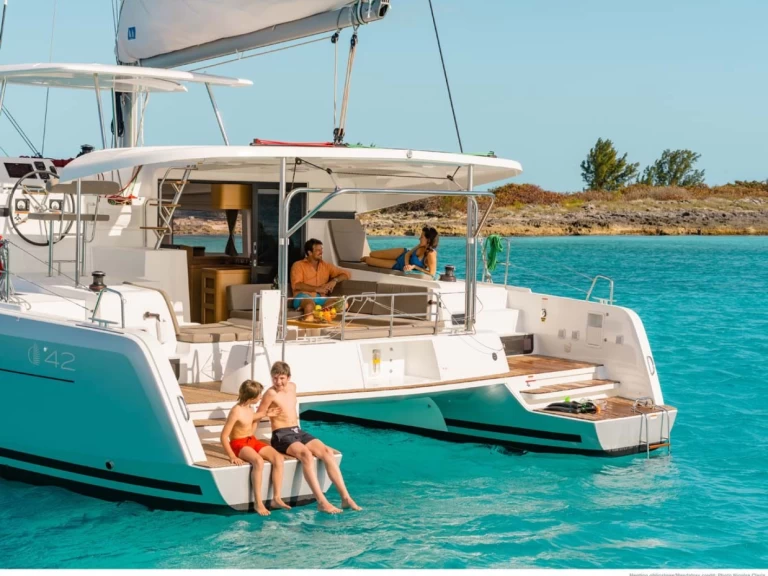 Hire Catamaran Lagoon with a boat licence