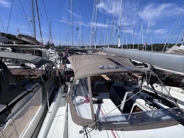 Sailboat hire in Pula - Jeanneau Sun Odyssey 410