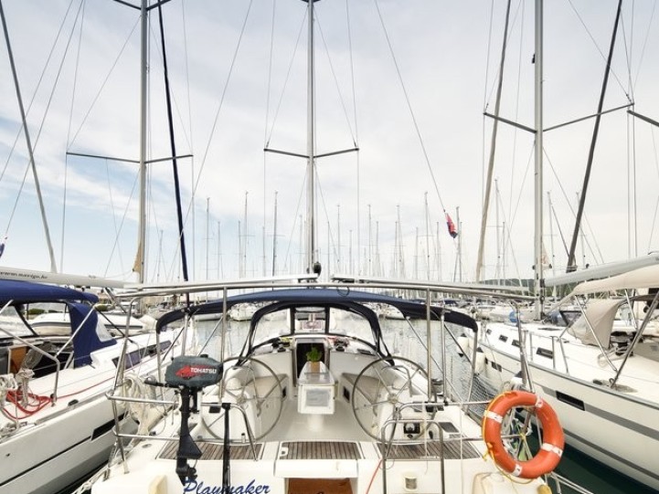 Charter a Bénéteau Oceanis 43 in Sukošan on Samboat